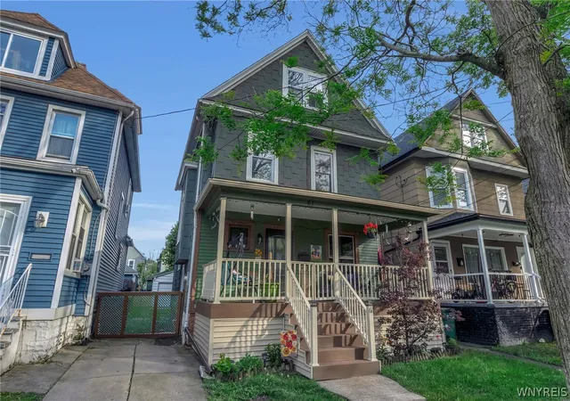 Homes for sale in Buffalo, NY | 61 Royal Ave, Buffalo, NY 14207 | MLS# B1685451