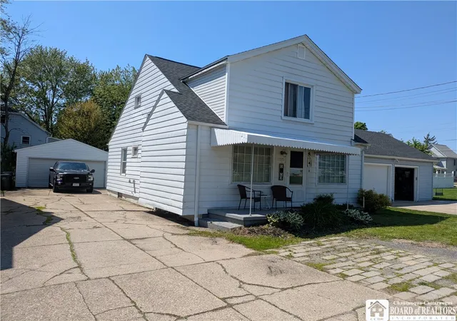 1st image of 272 Canton St, Depew, NY 14043 | MLS# R1685649