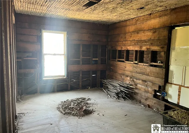 5th image of 632-634 Lakeview Ave, Jamestown, NY 14701 | MLS# R1684678