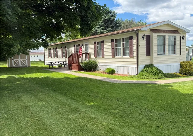 Homes for sale in Waterloo, NY | 5 Arrowhead Dr, Waterloo, NY 13165 | MLS# R1685433
