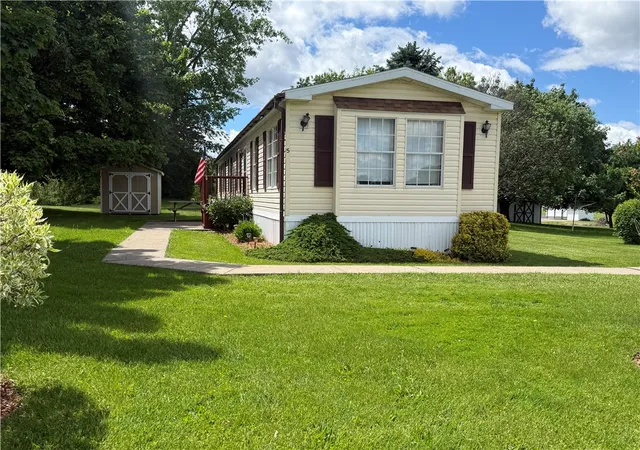 Homes for sale in Waterloo, NY | 5 Arrowhead Dr, Waterloo, NY 13165 | MLS# R1685433