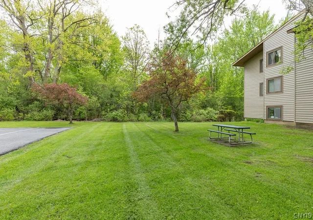21st image of 156 Watertree Dr, East Syracuse, NY 13057 | MLS# S1685421