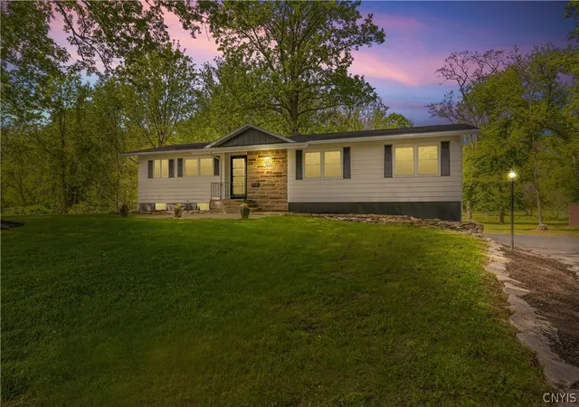 Photo 2 of Single family home for sale at 322 Falls Blvd, Chittenango, NY 13037 | MLS# S1685675 | Listing updated on 2026-08-02