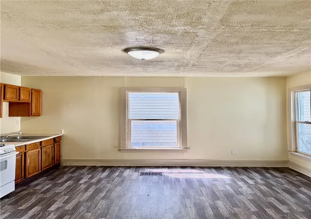 Photo 4 of Single family home for sale at 509 W Clinton St, Ithaca, NY 14850 | MLS# R1685163 | Listing updated on 2026-06-11
