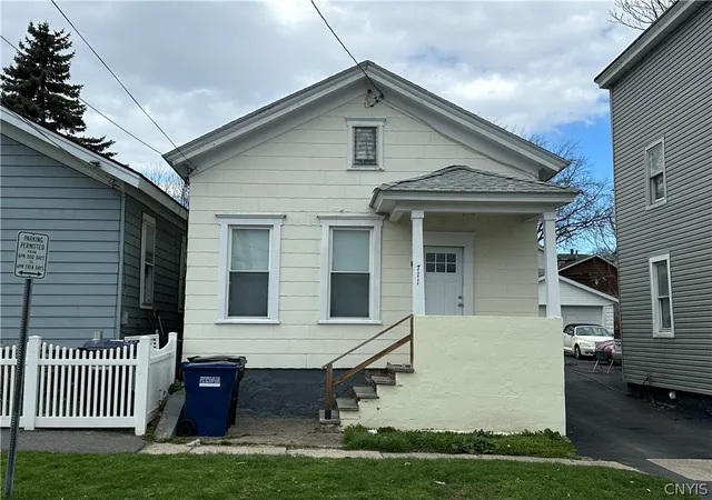 1st image of 711 E Division St, Syracuse, NY 13208 | MLS# S1685694