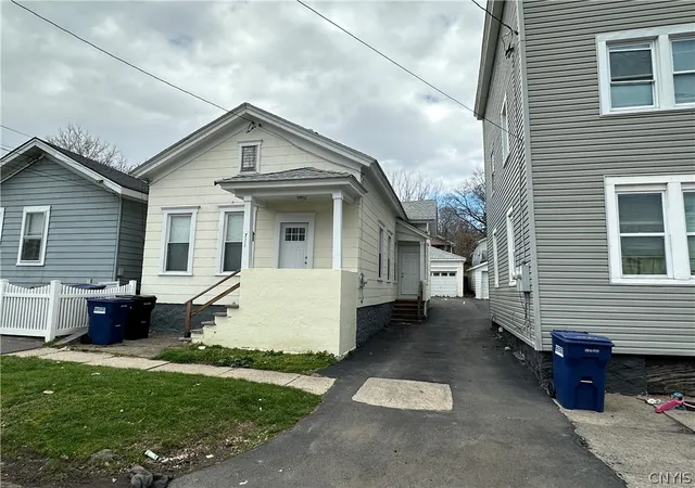 2nd image of 711 E Division St, Syracuse, NY 13208 | MLS# S1685694
