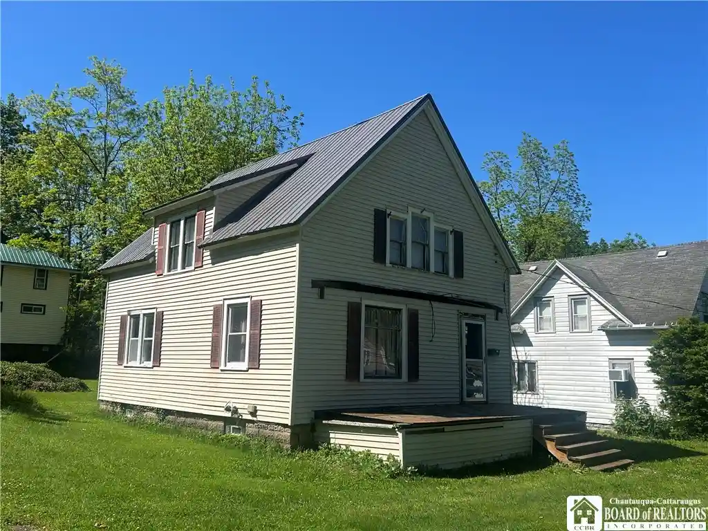 Photo 1 of Single family home for sale at 127 Main St, Silver Creek, NY 14136 | MLS# R1685707 | Listing updated on 2026-10-29