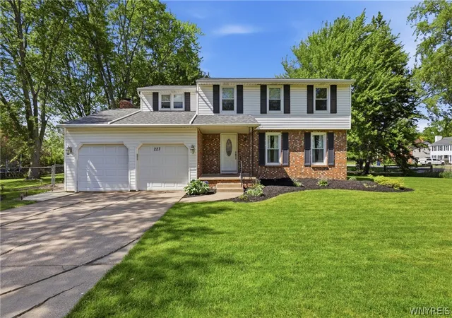 Homes for sale in Grand Island, NY | 227 North Ln, Grand Island, NY 14072 | MLS# B1685383