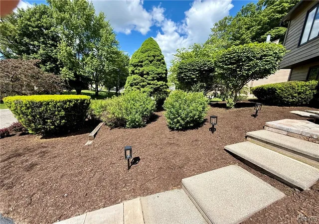 Homes for sale in Camillus, NY | 103 Viceroy Dr, Camillus, NY 13031 | MLS# S1685493