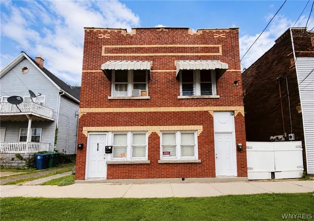 1st image of 639 18th St, Niagara Falls, NY 14301 | MLS# B1685717