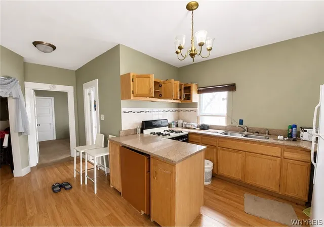 2nd image of 639 18th St, Niagara Falls, NY 14301 | MLS# B1685717
