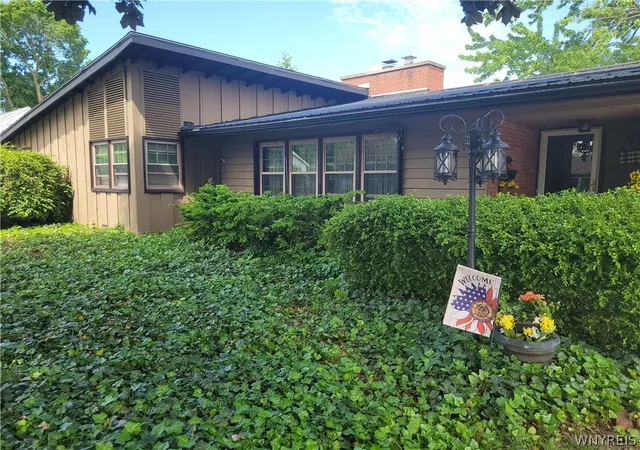 2nd image of 8 Butler Pkwy, Royalton, NY 14105 | MLS# B1685555