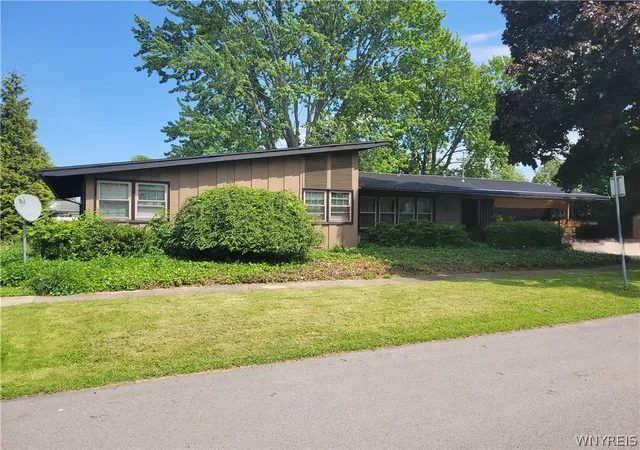 3rd image of 8 Butler Pkwy, Royalton, NY 14105 | MLS# B1685555