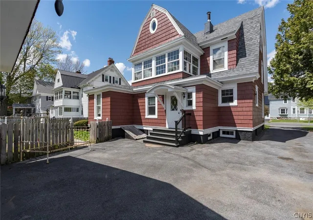 Photo 5 of Single family home for sale at 207 Flower Ave W, Watertown, NY 13601 | MLS# S1685575 | Listing updated on 2026-06-19