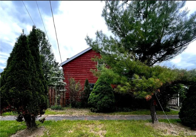 Photo 3 of Single family home for sale at 5290 State Route 46, Munnsville, NY 13409 | MLS# S1685107 | Listing updated on 2026-08-04