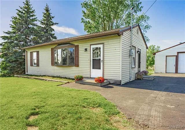 Homes for sale in Cambria, NY | 3541 Saunders Settlement Rd, Cambria, NY 14132 | MLS# B1685504