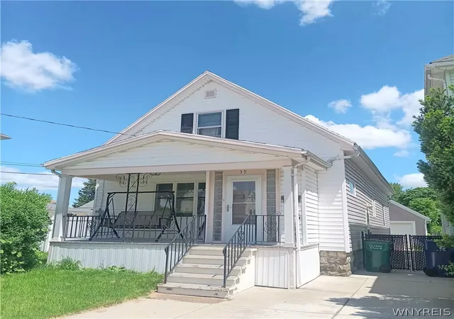 Homes for sale in Buffalo, NY | 39 Rosedale St St, Buffalo, NY 14207 | MLS# B1685606