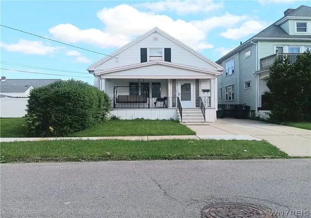 Homes for sale in Buffalo, NY | 39 Rosedale St St, Buffalo, NY 14207 | MLS# B1685606