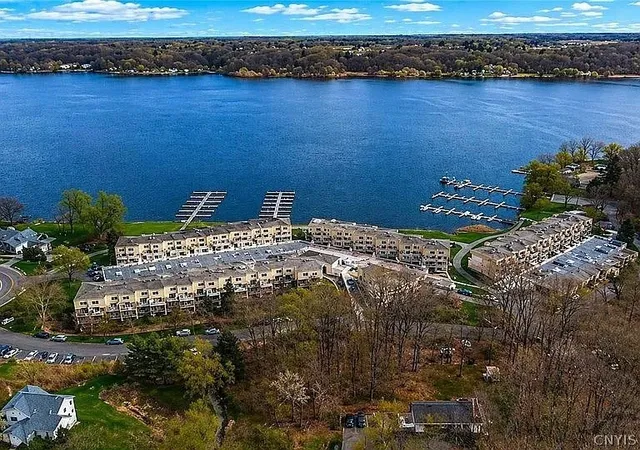 2nd image of 212 Bay Village Dr, Irondequoit, NY 14609 | MLS# S1685608