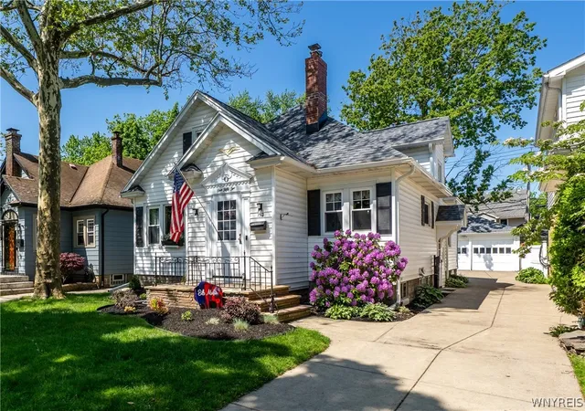 2nd image of 152 Louvaine Dr, Buffalo, NY 14223 | MLS# B1685210