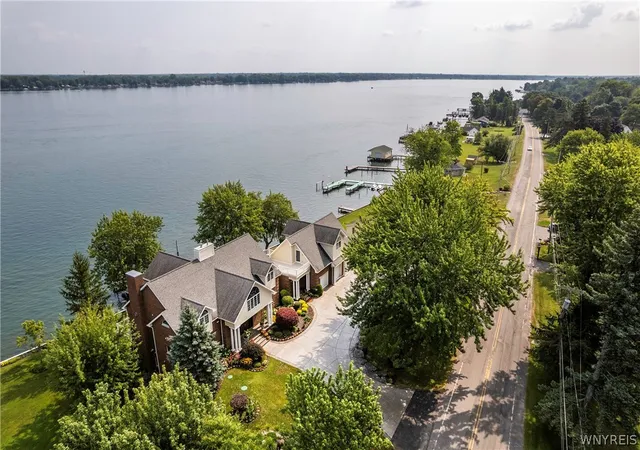 Homes for sale in Grand Island, NY | 4875 E River Rd, Grand Island, NY 14072 | MLS# B1685812