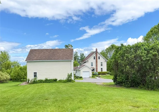 Homes for sale in Westmoreland, NY | 7291 W South St, Westmoreland, NY 13490 | MLS# S1685828