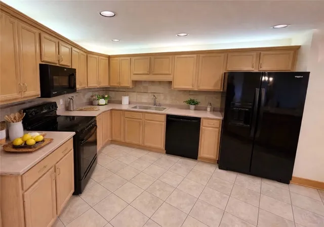 2nd image of 2505 East Ave #704, Rochester, NY 14610 | MLS# R1685846