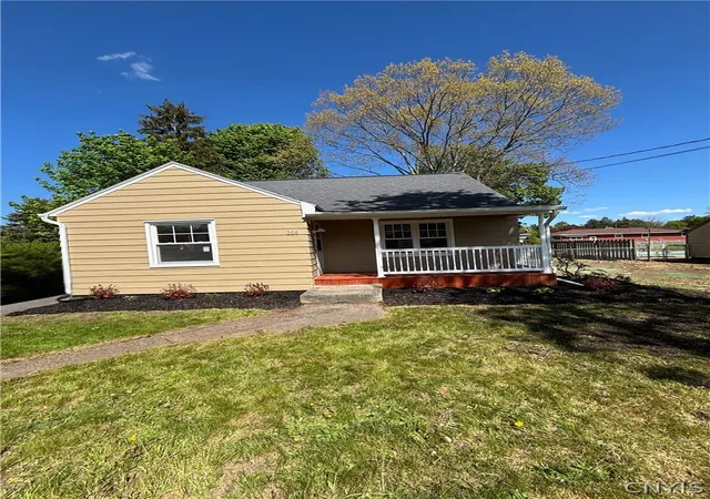 1st image of 206 Marilyn Ave, Salina, NY 13212 | MLS# S1685854