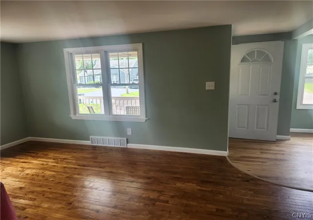 4th image of 206 Marilyn Ave, Salina, NY 13212 | MLS# S1685854