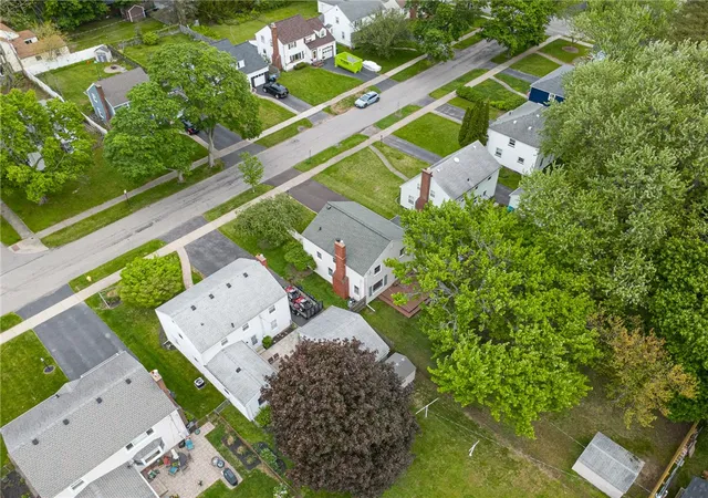 2nd image of 175 Montclair Dr, Rochester, NY 14617 | MLS# R1682327