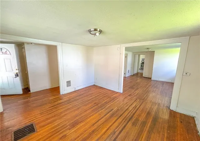 3rd image of 127 Weld St, Rochester, NY 14605 | MLS# R1684729