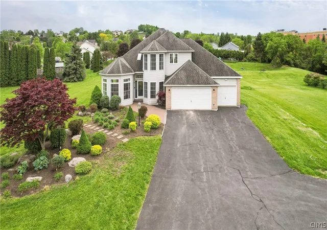 Photo 3 of Sale Pending at 5820 E Seneca, Jamesville, NY 13078 | MLS# S1684105 | Listing updated on 2026-07-23