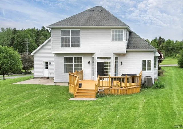 Photo 5 of Sale Pending at 5820 E Seneca, Jamesville, NY 13078 | MLS# S1684105 | Listing updated on 2026-07-23