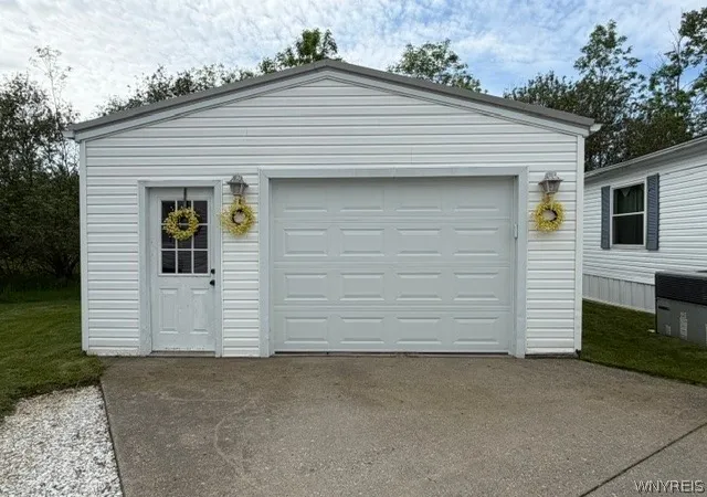 2nd image of 1159 Timberwood Ct, Lockport, NY 14094 | MLS# B1685666