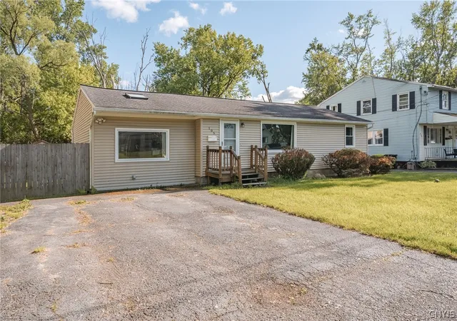 1st image of 105 Ashford Ct, Syracuse, NY 13211 | MLS# S1684498