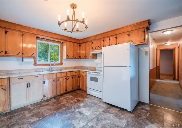 2nd image of 105 Ashford Ct, Syracuse, NY 13211 | MLS# S1684498