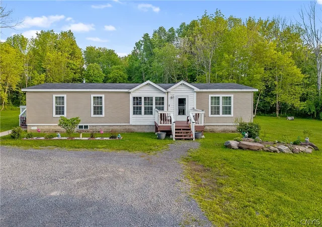 Homes for sale in Mexico, NY | 2751 State Route 104, Mexico, NY 13114 | MLS# S1684495