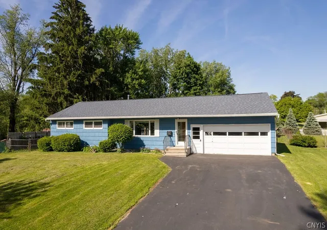 3rd image of 3 Trelign Dr, Syracuse, NY 13212 | MLS# S1685254