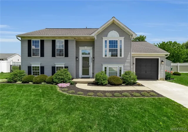 1st image of 6537 Matthew Dr, Lockport Town, NY 14094 | MLS# B1685938