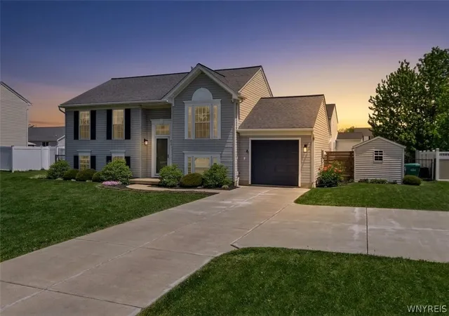 2nd image of 6537 Matthew Dr, Lockport Town, NY 14094 | MLS# B1685938