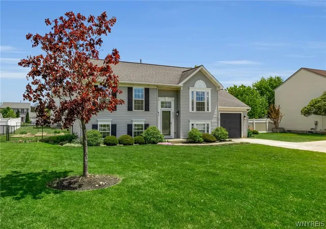 3rd image of 6537 Matthew Dr, Lockport Town, NY 14094 | MLS# B1685938