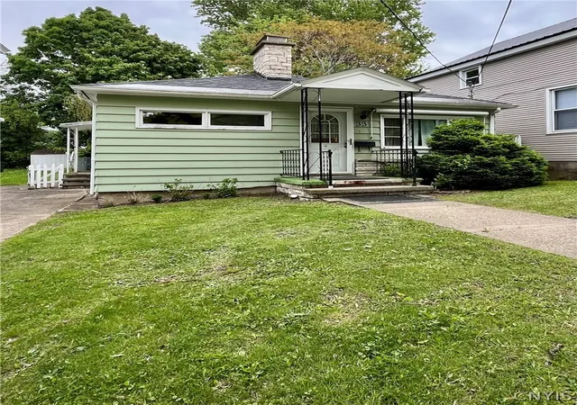 Homes for sale in Oswego, NY | 33 W 9th St, Oswego, NY 13126 | MLS# S1685899
