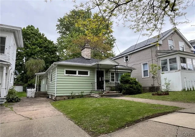 Homes for sale in Oswego, NY | 33 W 9Th St, Oswego, NY 13126 | MLS# S1685899