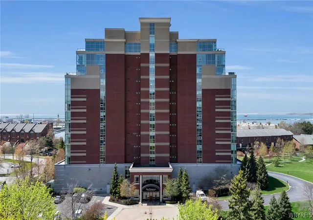 2nd image of 132 Lakefront Blvd #902, Buffalo, NY 14202 | MLS# B1685753