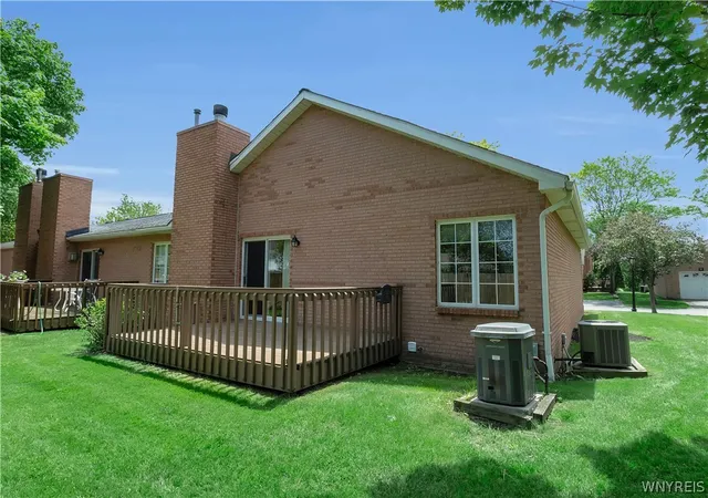Photo 2 of Sale Pending at 14 Woodpointe, Buffalo, NY 14221 | MLS# B1685348 | Listing updated on 2026-06-22