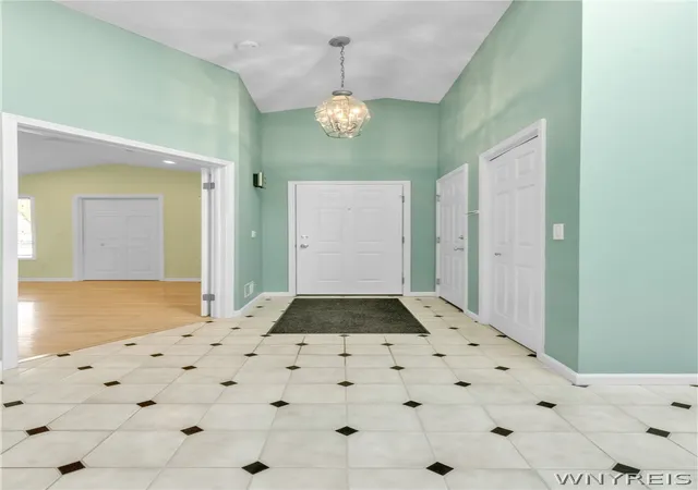 Photo 4 of Sale Pending at 14 Woodpointe, Buffalo, NY 14221 | MLS# B1685348 | Listing updated on 2026-06-22