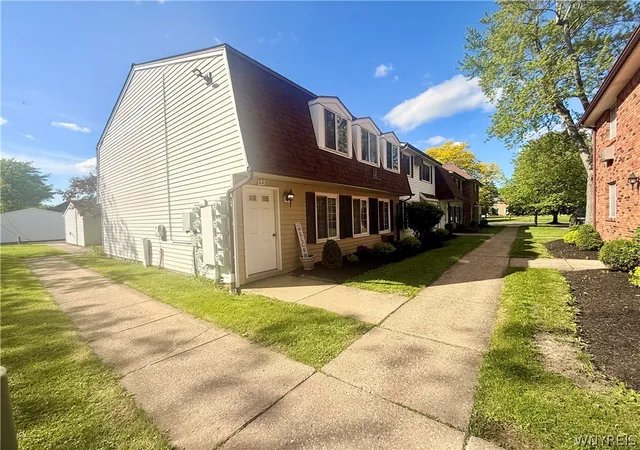 Homes for sale in Amherst, NY | 60 Wellington Ct #A, Amherst, NY 14221 | MLS# B1684354