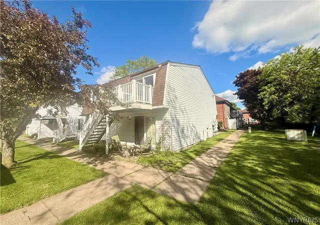 Homes for sale in Amherst, NY | 60 Wellington Ct #A, Amherst, NY 14221 | MLS# B1684354