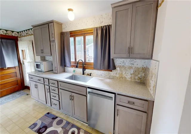 4th image of 36 Plymouth St, Norwich, NY 13815 | MLS# R1685099