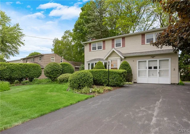 Homes for sale in Camillus, NY | 202 E Arbordale Rd, Camillus, NY 13219 | MLS# S1685947